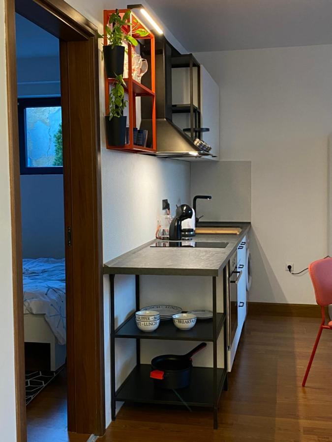 Cozy Red Bulldog Place In Apart-Complex/Pool 바르나 외부 사진